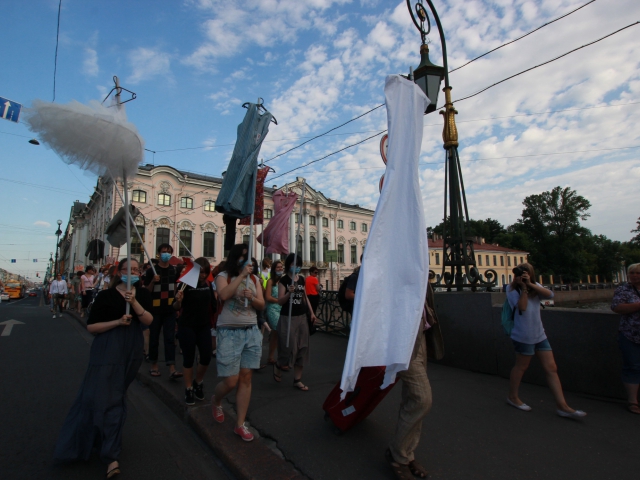 Gluklya, 'Debates on Division: When Private Becomes Public', procession along Nevsky prospect, 2014