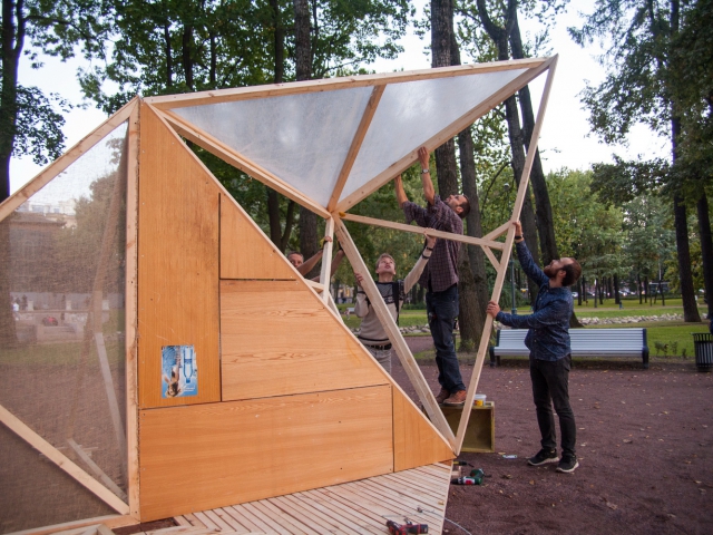 Communal building of a gazeebo designed by architetc and designer Rikkert Pauuw commissioned by TOk ro Critical Mass 2015